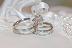 Co přináší manželství po stránce právní ochrany